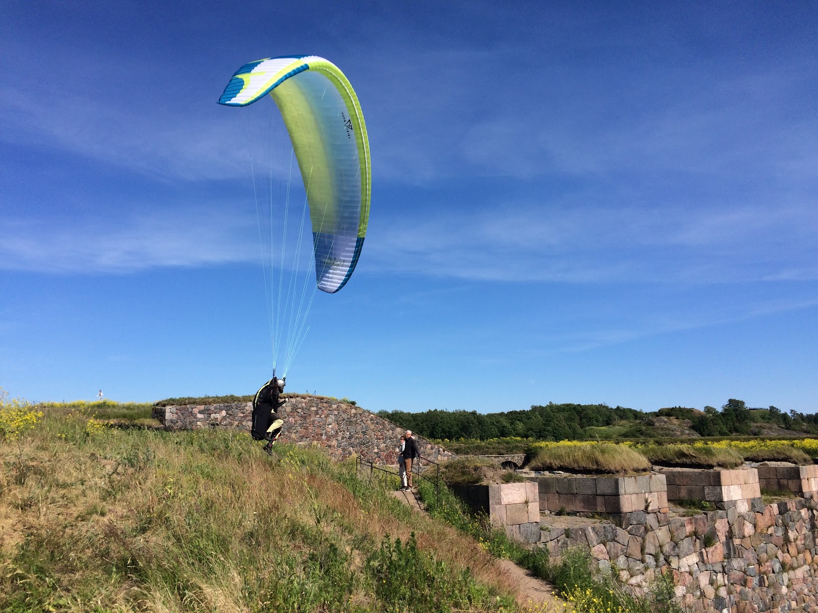 Extremely limited paragliding terrain on Suomenlinna